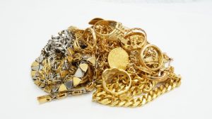 【金投資】そのメリットとデメリット、なぜ安定資産として金は人気なのか?
